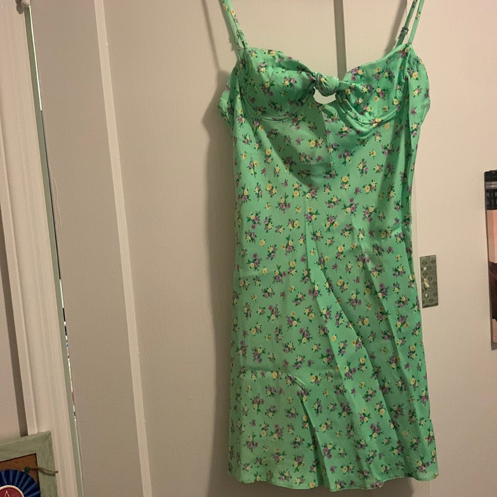 Zara green floral dress. Size medium. Worn 1 time